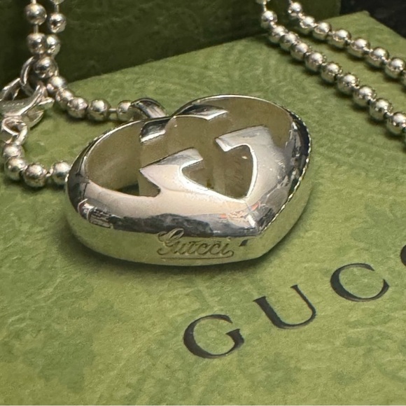 BEAUTIFUL🤩Gucci Silver Heart Necklace🤩NEW w/box - Picture 3 of 4
